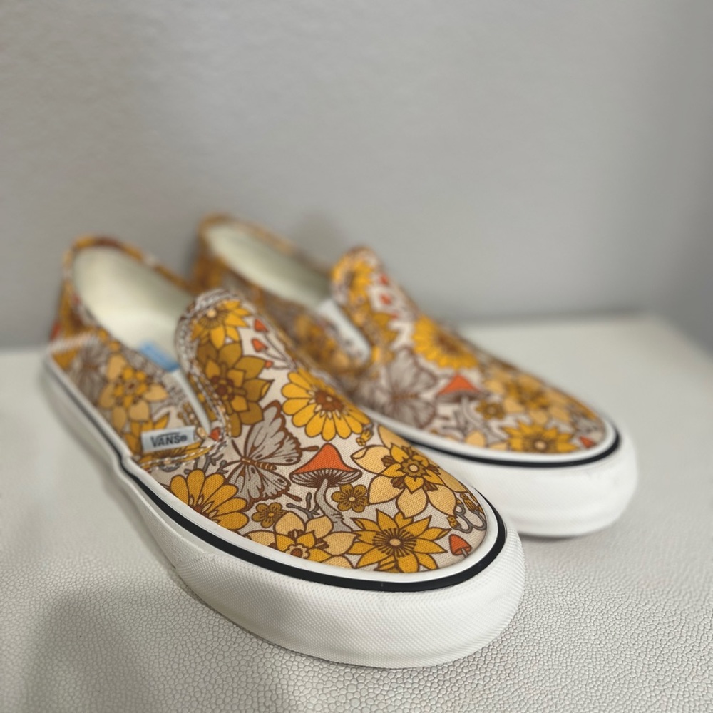 Vans slip on size 7 yellow tan floral print